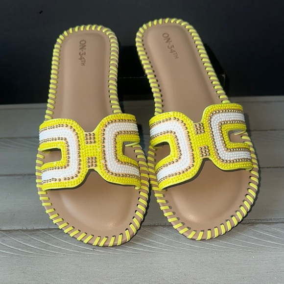 Modern‎ Yellow and White Geometric Sandals - Picture 1 of 5